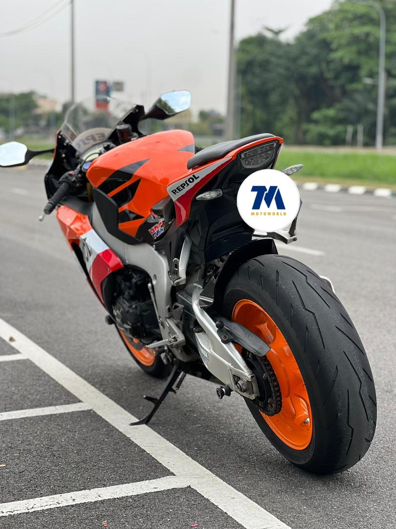 Honda CBR1000RR - Image 3