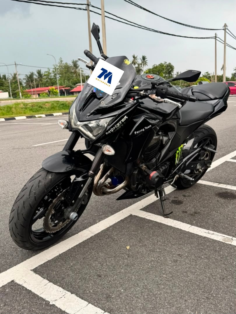 2012 Kawasaki Z800 | Batman Black | Aftermarket Exhaust | Windshield - Image 2