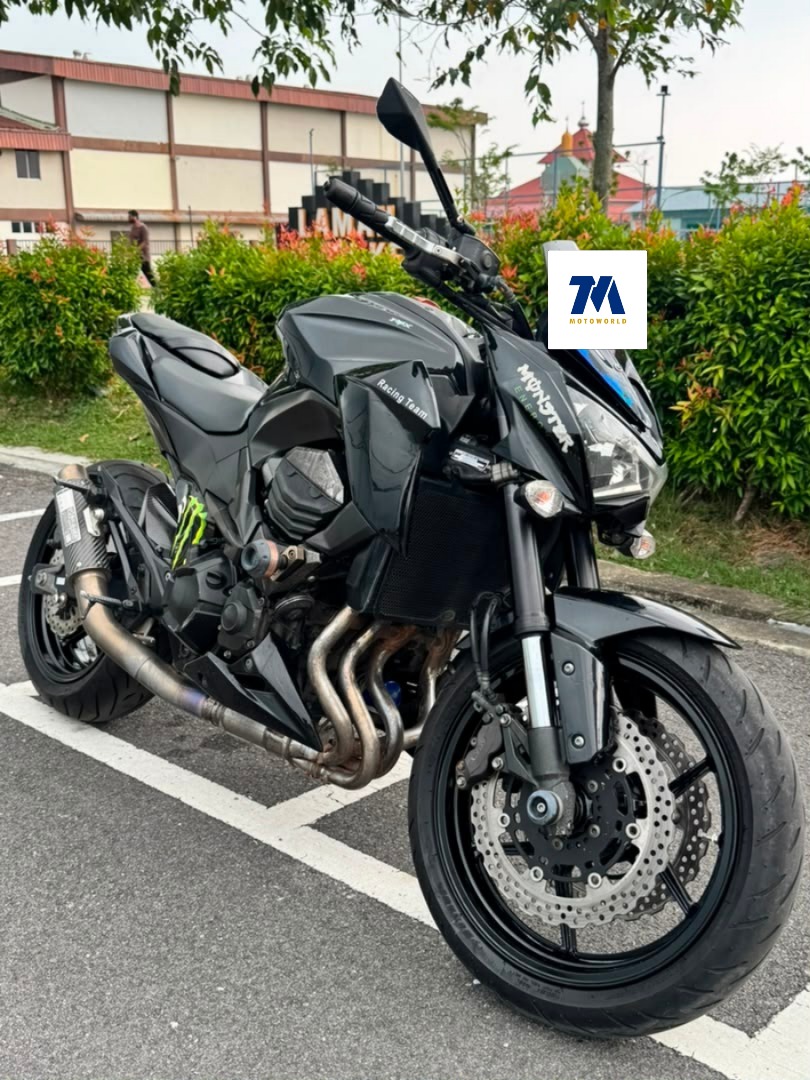 2012 Kawasaki Z800 | Batman Black | Aftermarket Exhaust | Windshield