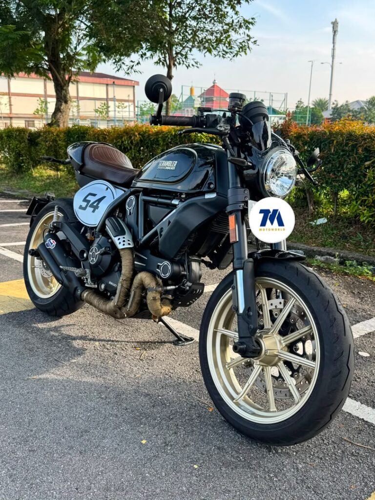 front-3/4 view of the motorcycle showing the headlight, front fairing and handlebars