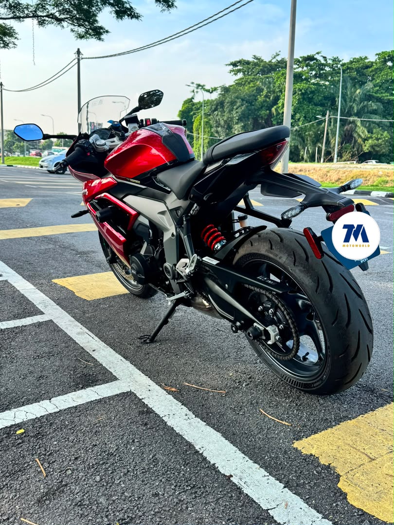 2025 Triumph Daytona 660 | Under Warranty - Image 3