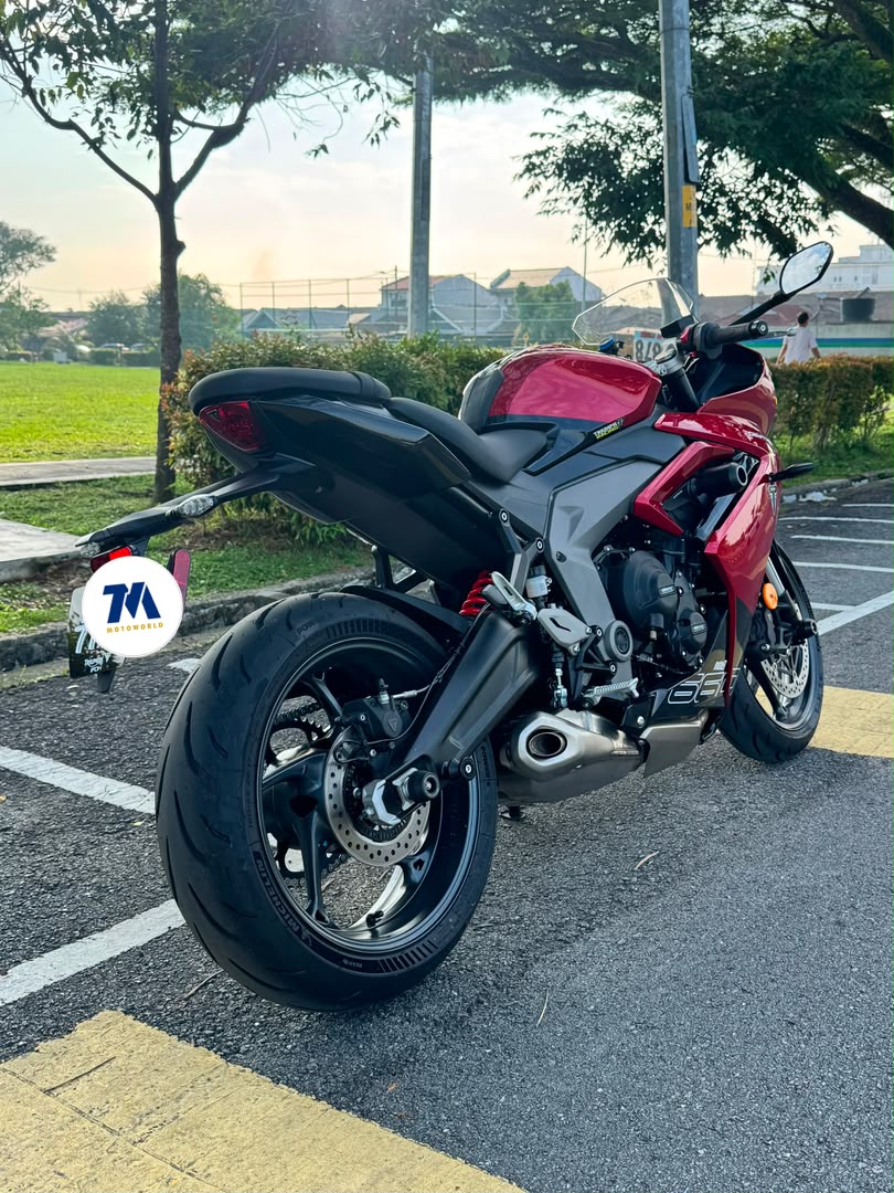 2025 Triumph Daytona 660 | Under Warranty - Image 4