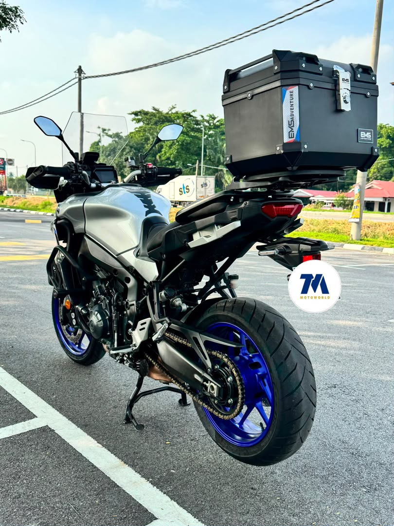 2022 Yamaha Tracer 9 GT | Top Box | Spotlight | Double Stand - Image 4