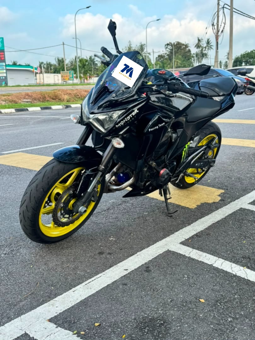 2012 Kawasaki Z800 | Batman Black | Aftermarket Exhaust | Windshield