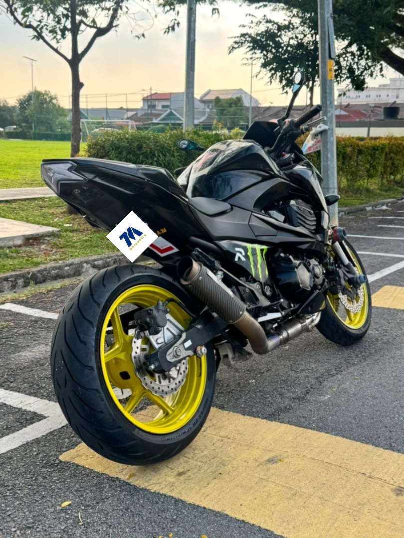 2012 Kawasaki Z800 | Batman Black | Aftermarket Exhaust | Windshield - Image 4