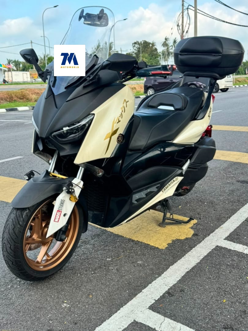 2023 Yamaha XMAX 250 | White | Top Box | Windshield - Image 2