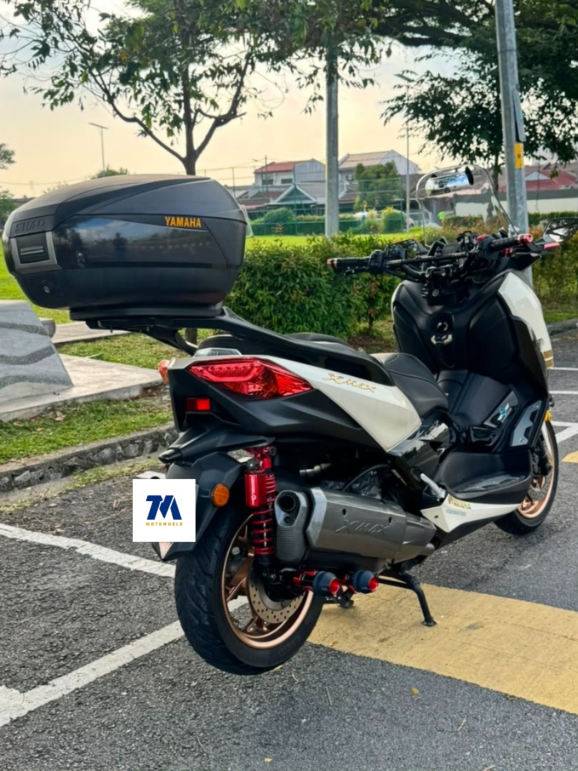 2023 Yamaha XMAX 250 | White | Top Box | Windshield - Image 4