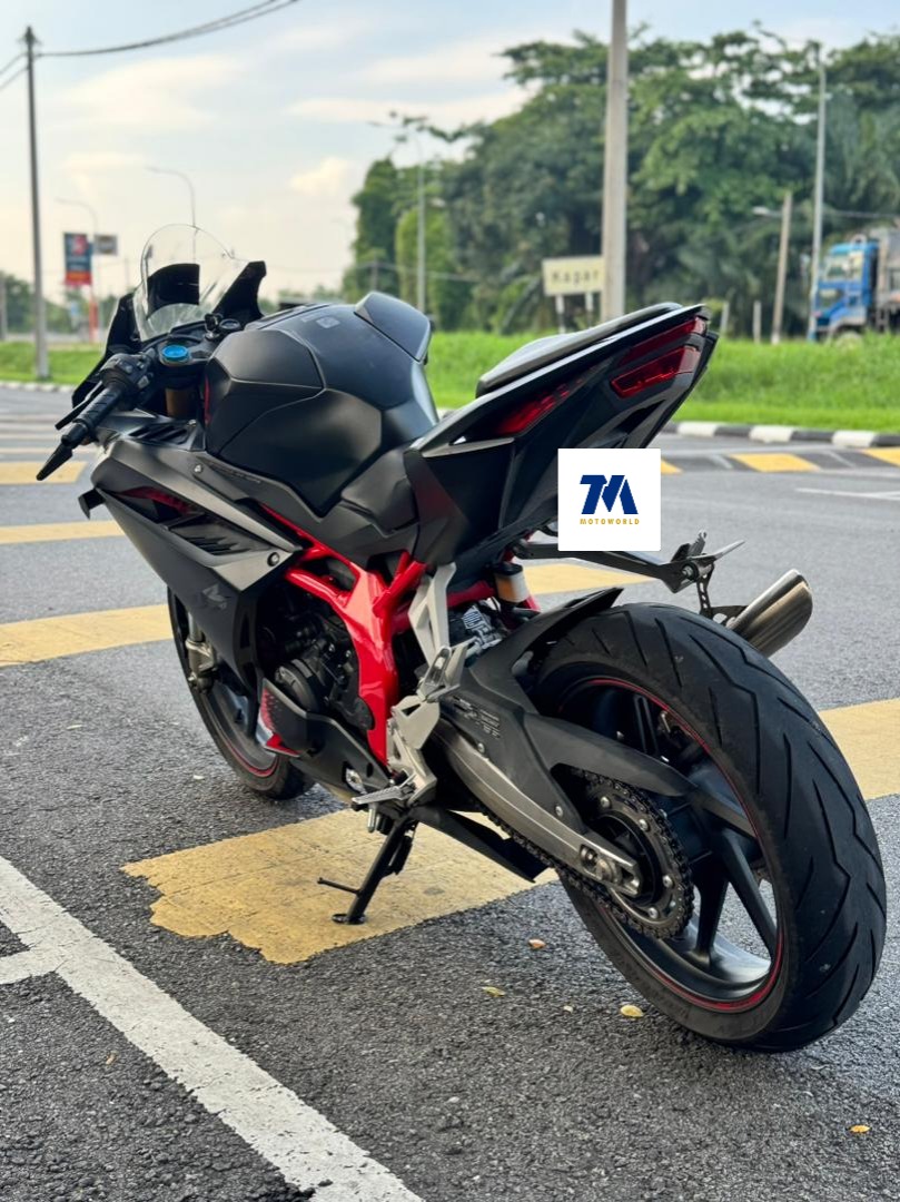 2020 Honda CBR250RR | Sakura Exhaust Muffler | Bubble Windshield - Image 4