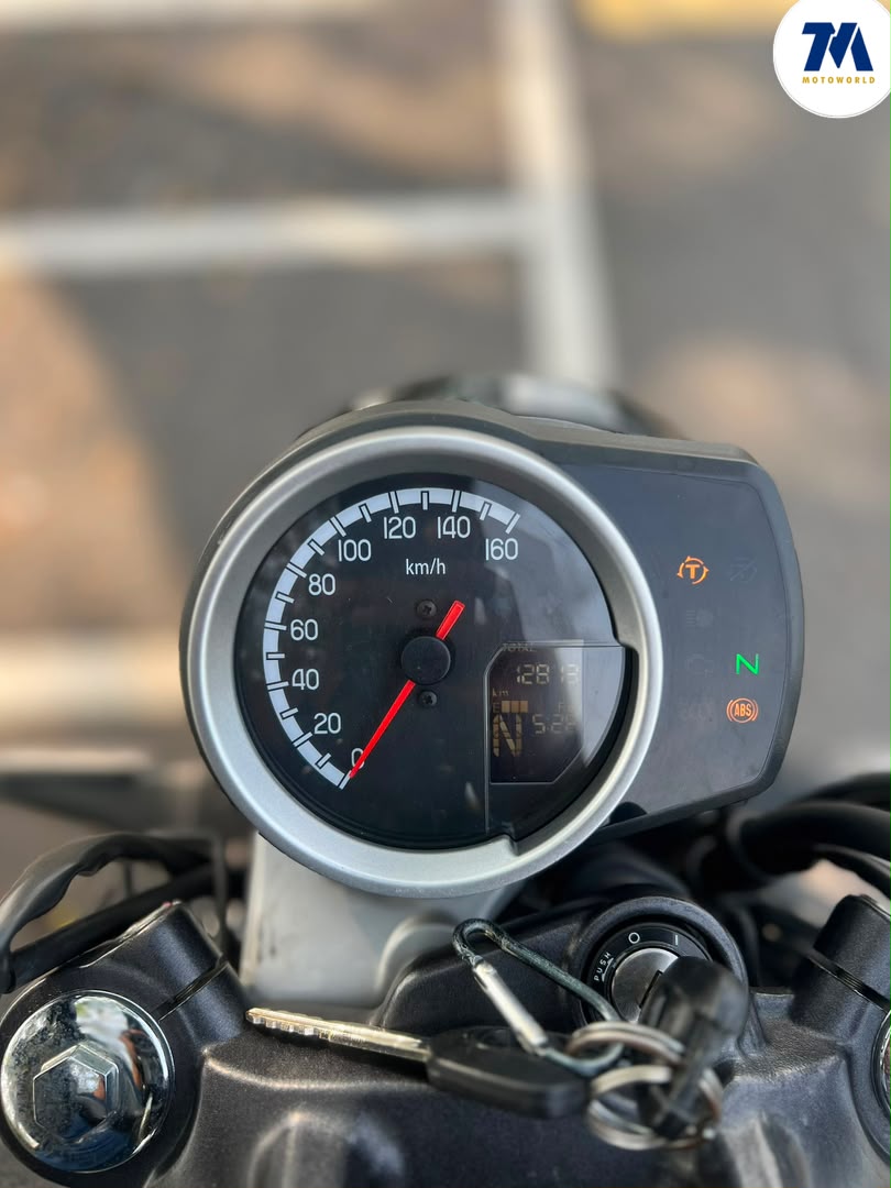 2016 Triumph Tiger 800 XRX | Top Box & Side Box | Crash Bar | Windshield - Image 5