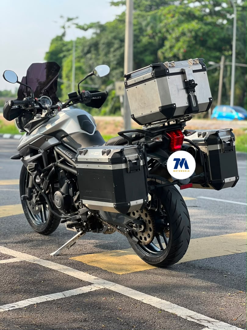 2016 Triumph Tiger 800 XRX | Top Box & Side Box | Crash Bar | Windshield - Image 4