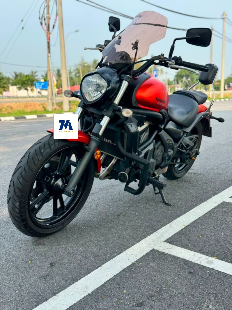 Front 3/4 view of the motorcycle with headlight and handlebars visible