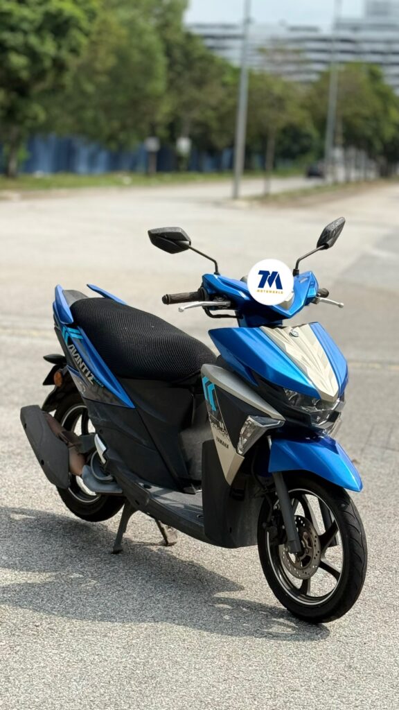 Front 3/4 view of a blue Avantic motorcycle facing the camera