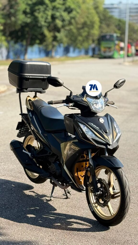 front view of SYM VF3I LE motorcycle with Givi rack and Kappa box