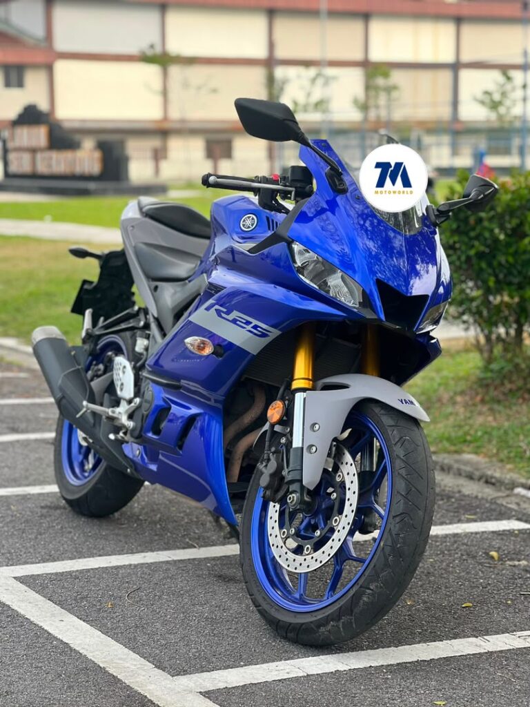 Front 3/4 view of the blue Yamaha R25 motorcycle