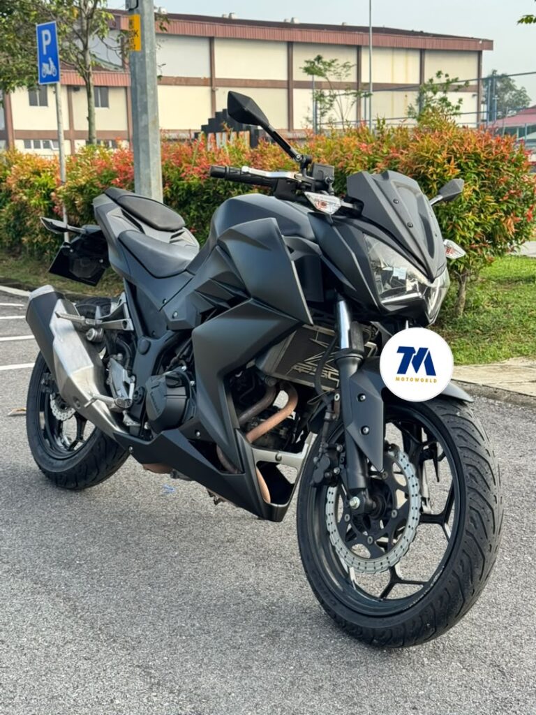 Front 3/4 view of a Kawasaki Z250 motorcycle