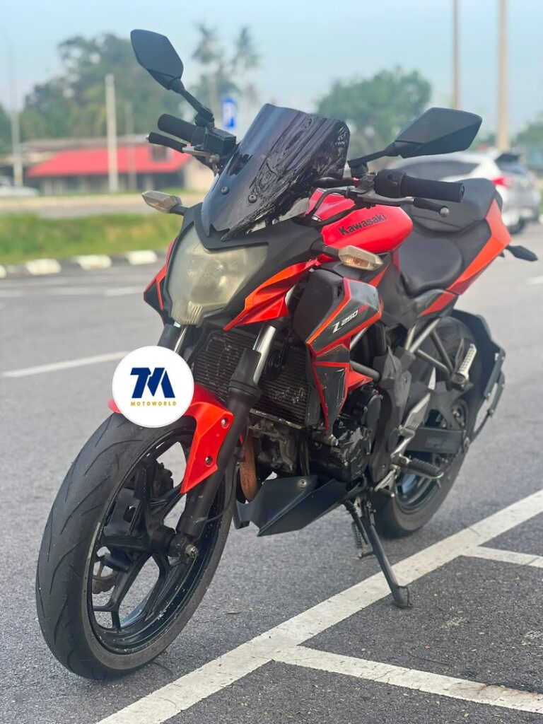 Front view of the Kawasaki Z250SL motorcycle