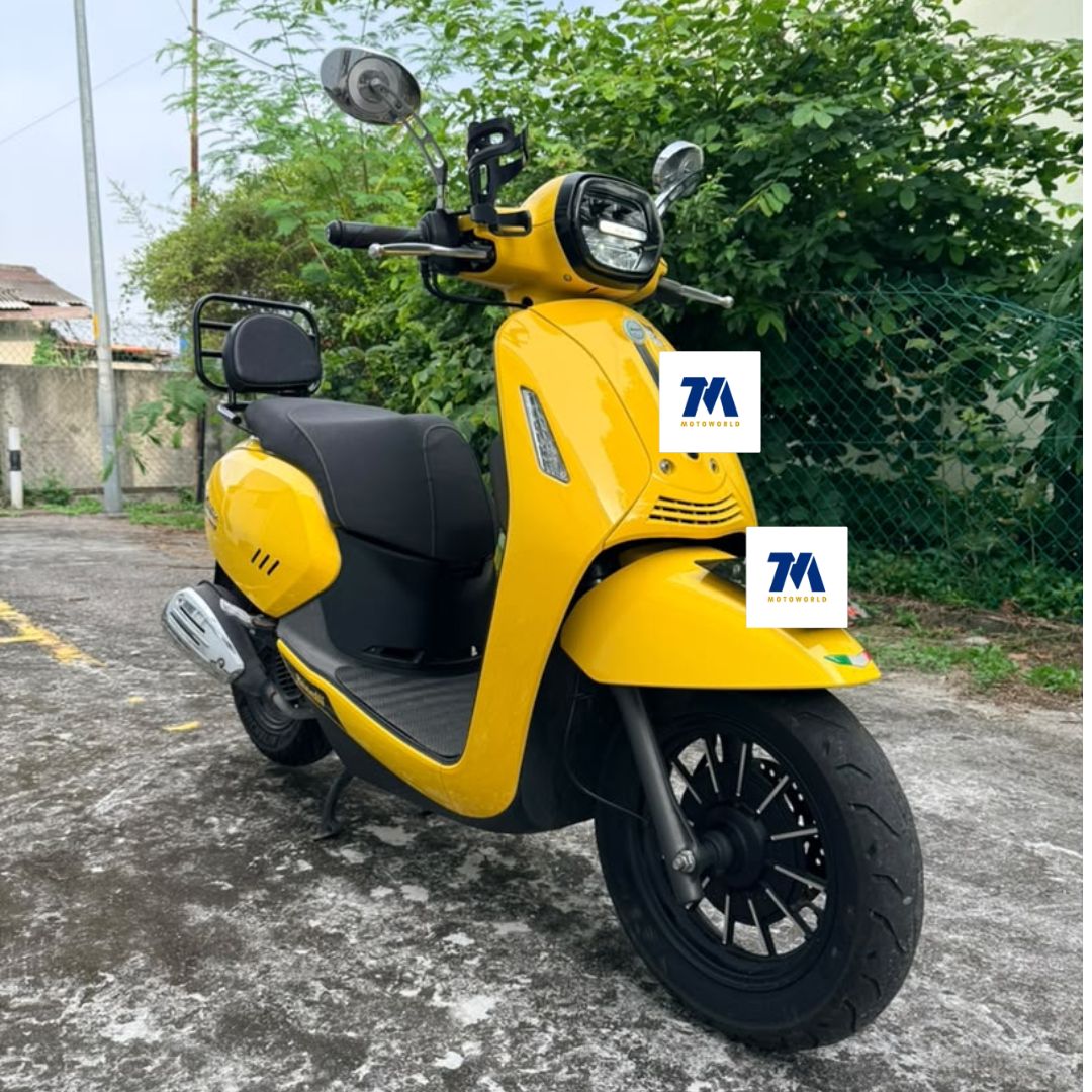 Front view of a yellow Benelli Panarea 125 motorcycle