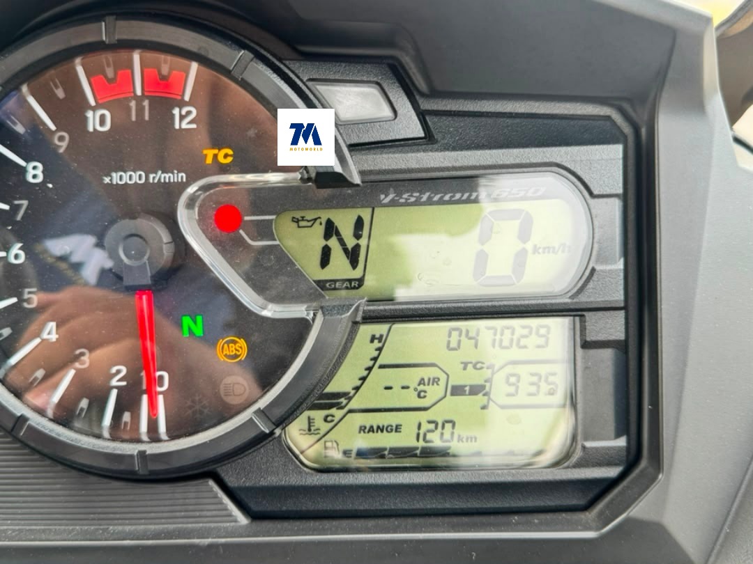 2022 Suzuki V-Strom 650XT | Blue | Top Box | Side Box - Image 5