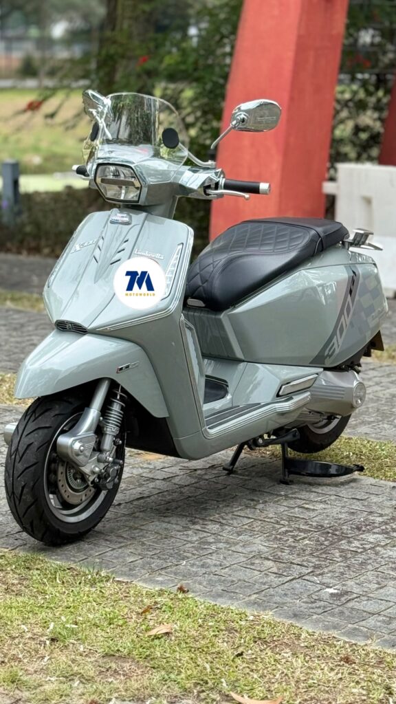 Front-3/4 view of the Lambretta X300GT motorcycle