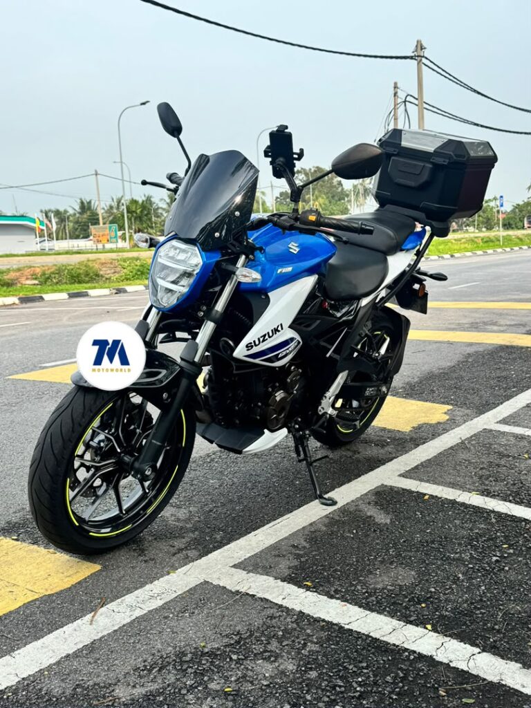 Front view of Suzuki Gixxer Naked 250 GP motorcycle