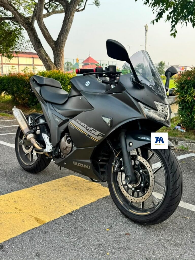 front view of Suzuki Gixxer SF 250 Batman Black motorcycle