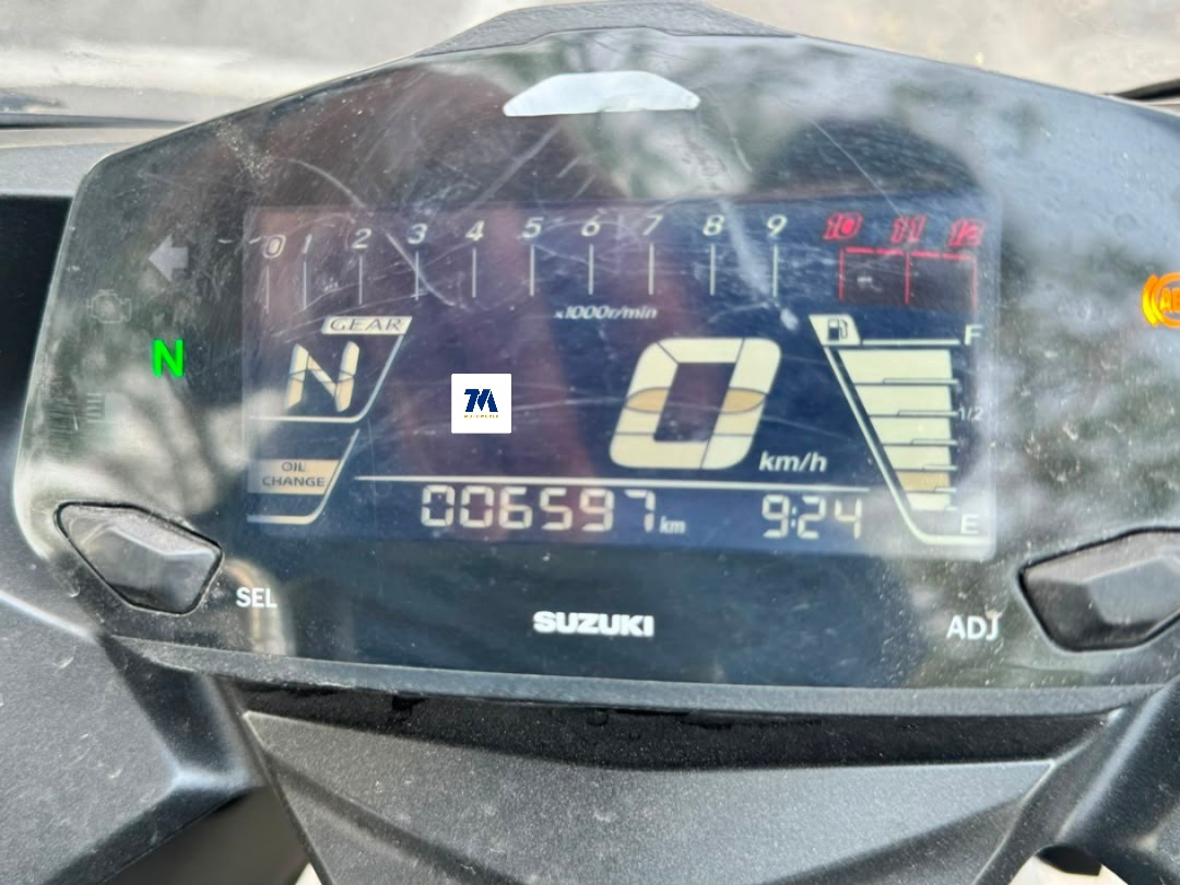2025 Suzuki Gixxer SF 250 | Batman Black | Slip-On Exhaust - Image 5