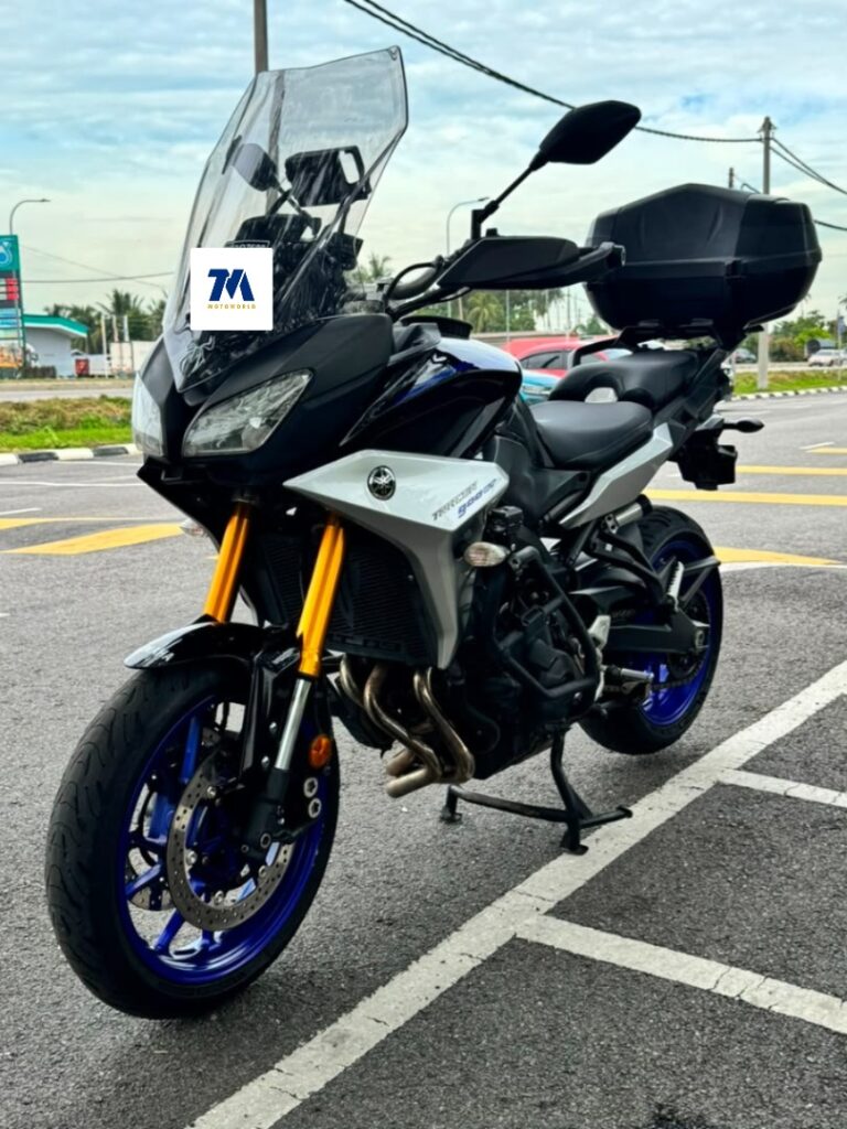 front three-quarter view of a Yamaha Tracer V2 with top box