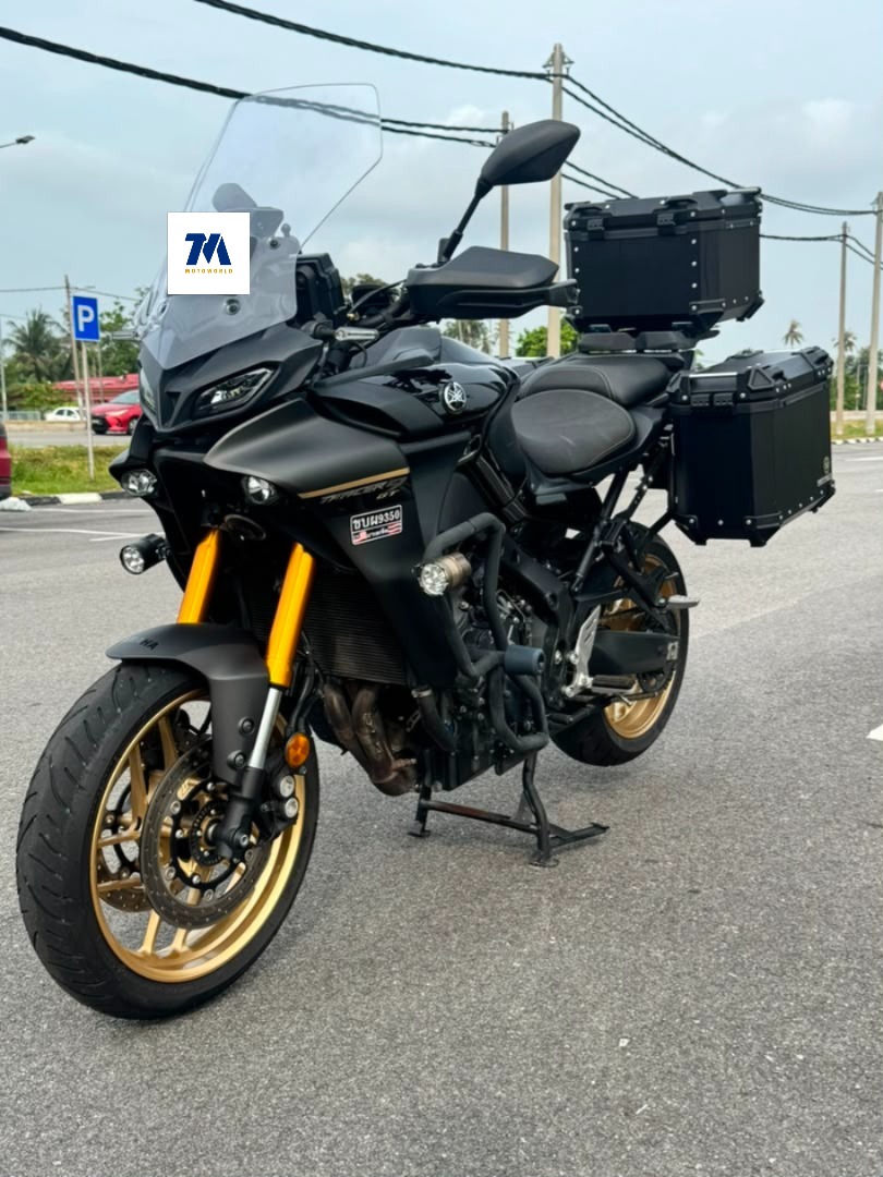 Front view of Yamaha Tracer 9GT motorcycle