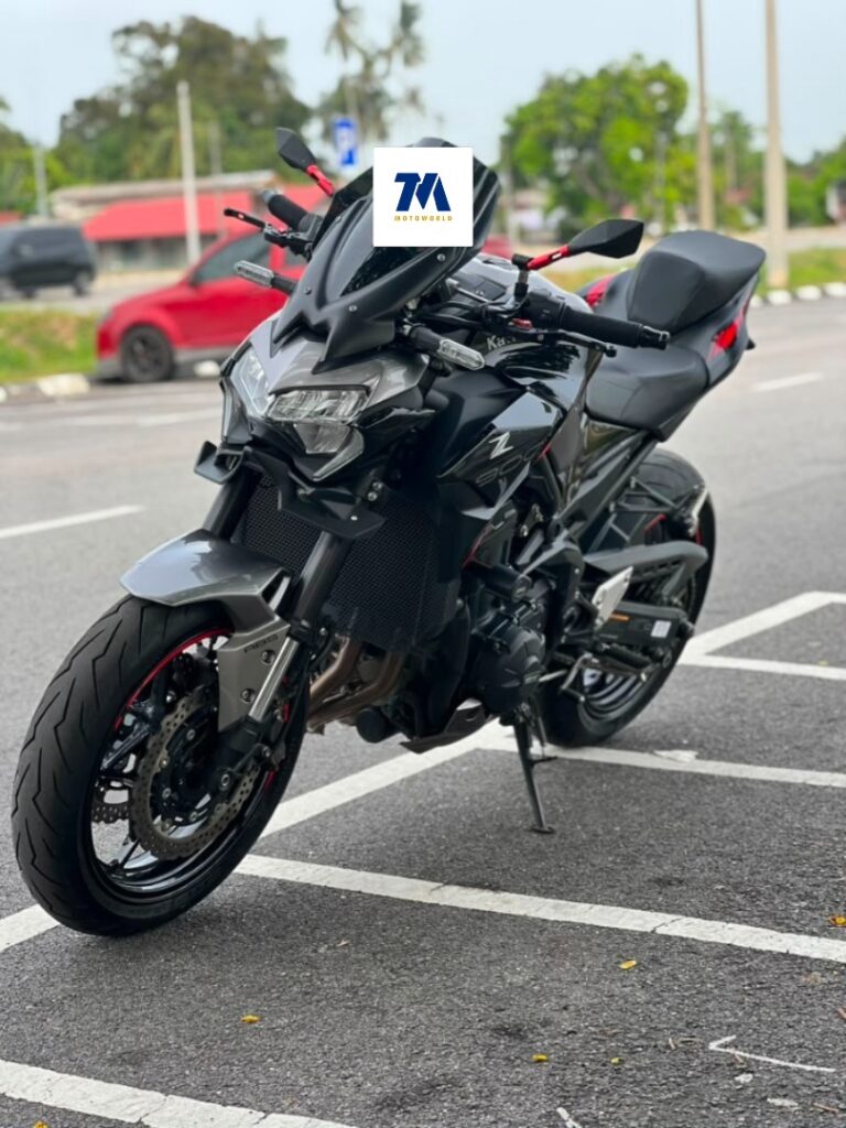 Kawasaki Z900 motorcycle facing the camera with black and red details