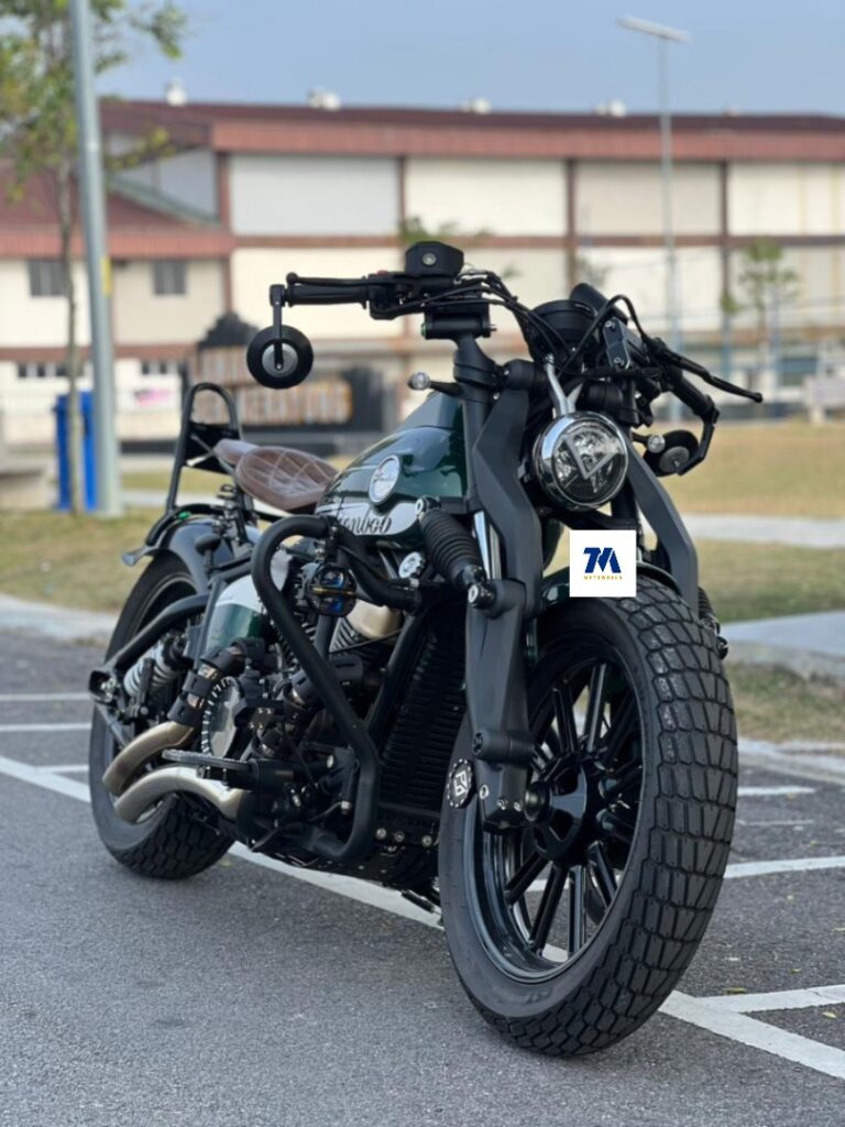 front view of the Benda Napoleon Bob 250 motorcycle