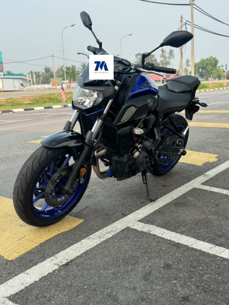 Front view of the Yamaha MT07 V2 ABS in blue