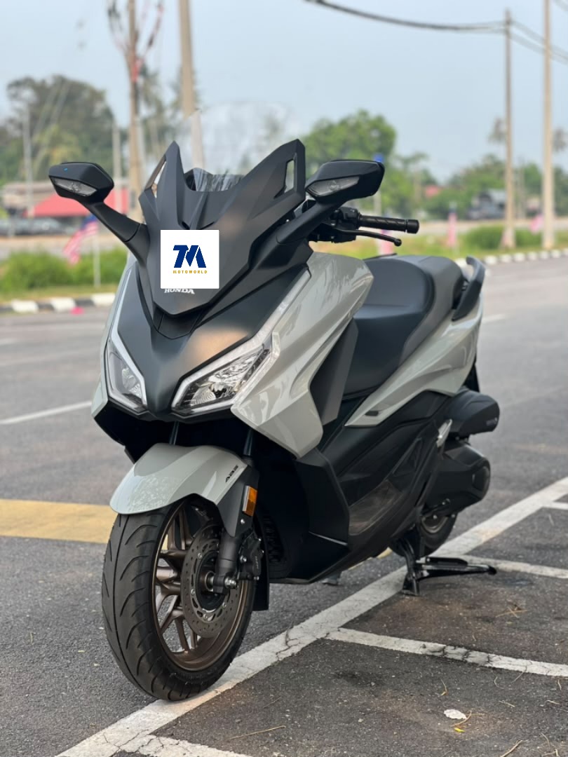 front view of the Honda NSS250 Forza V2 motorcycle