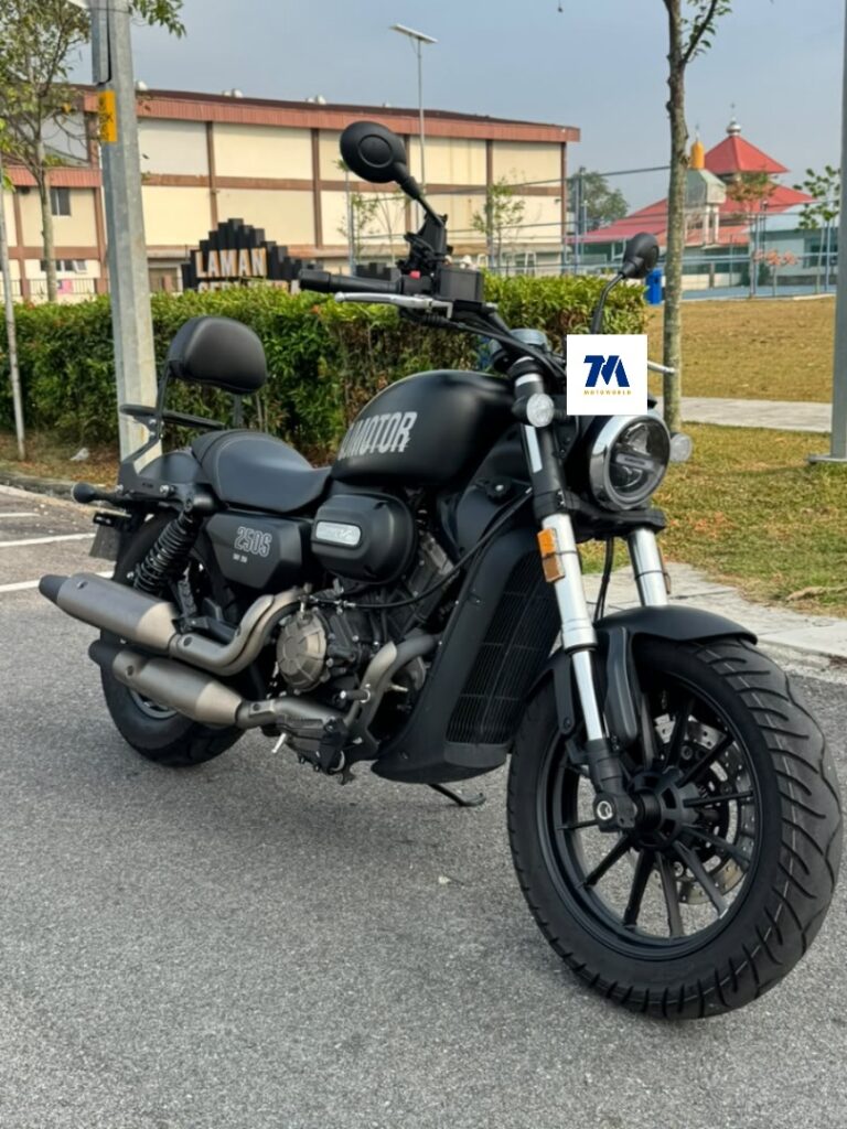 Front-3/4 view of QJMOTO SRV250 motorcycle