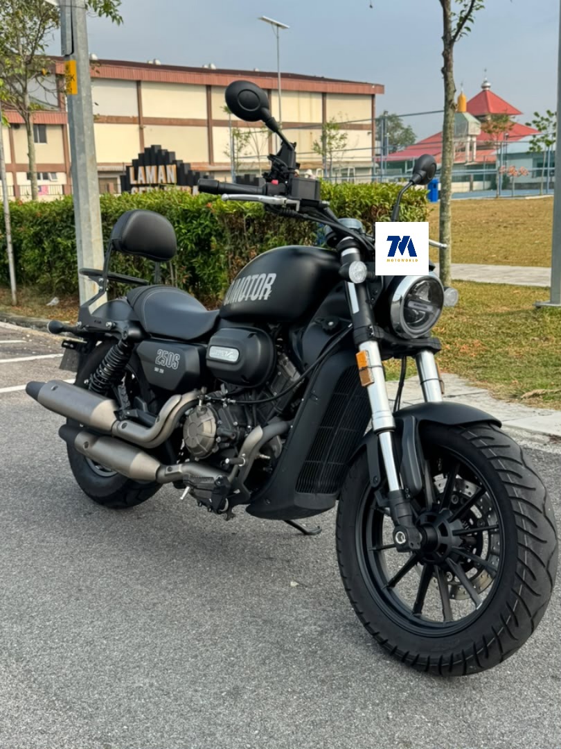 Front-3/4 view of QJMOTO SRV250 motorcycle