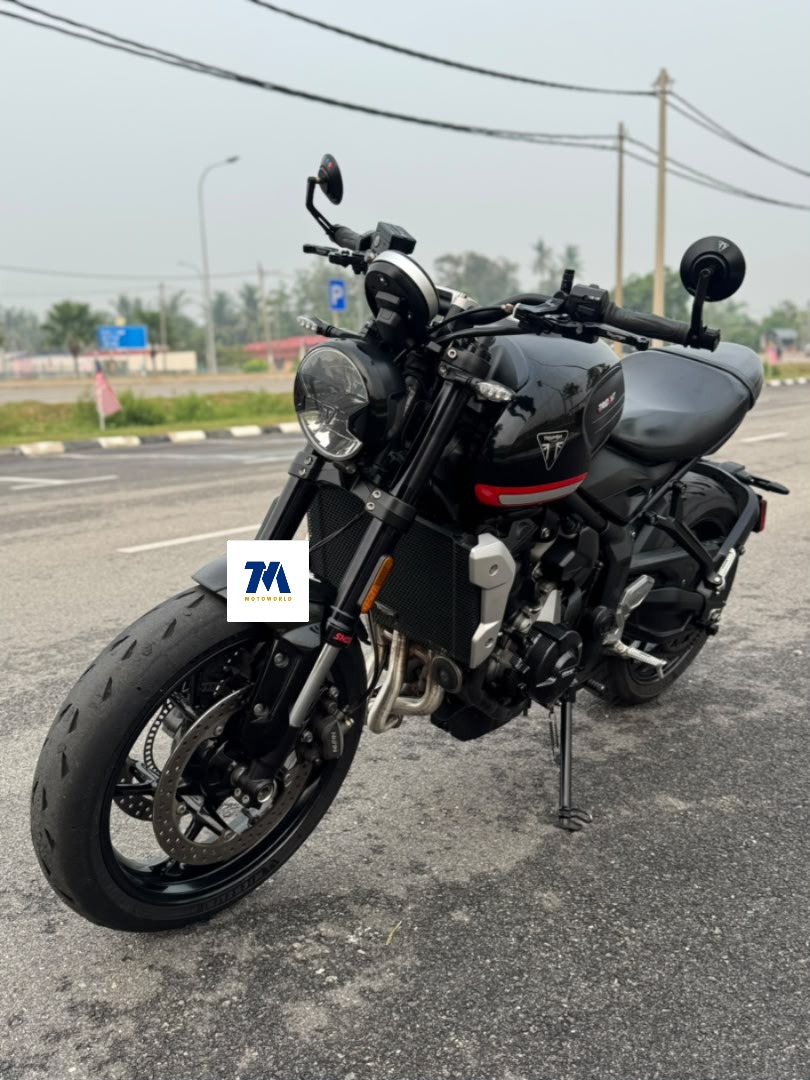 2021 Triumph Trident 660 | Black | Revoc Slip On - Image 2