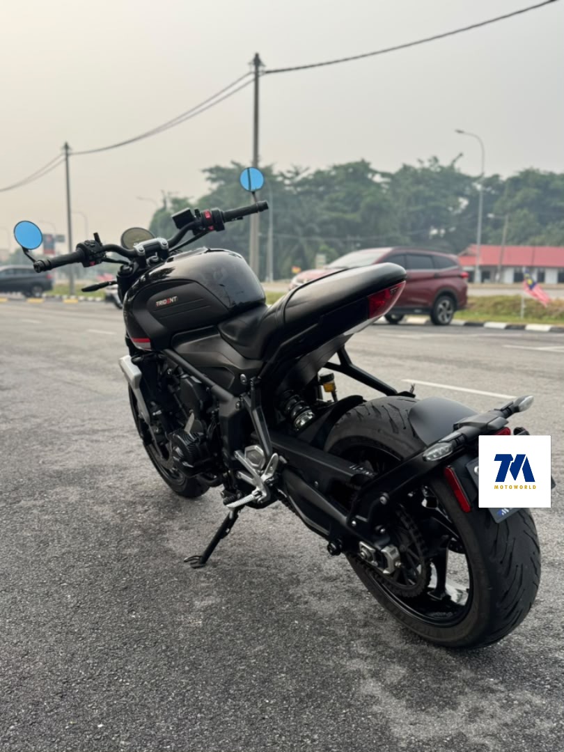 2021 Triumph Trident 660 | Black | Revoc Slip On - Image 4