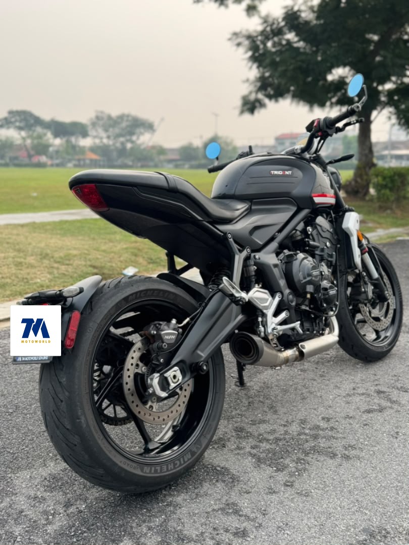 2021 Triumph Trident 660 | Black | Revoc Slip On - Image 3