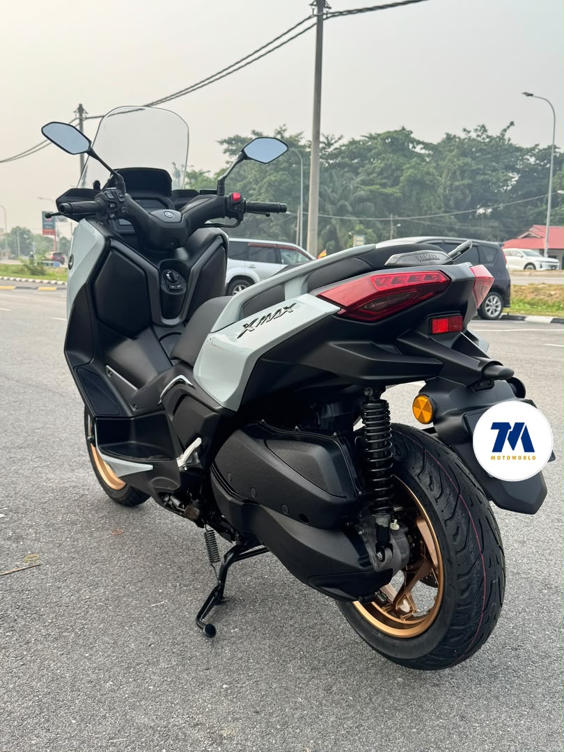 2025 Yamaha Xmax 250 V3 - Image 3