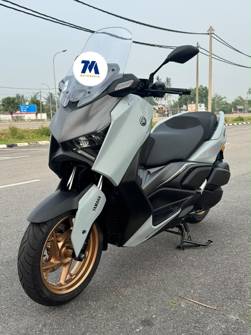 2025 Yamaha Xmax 250 V3 - Image 2