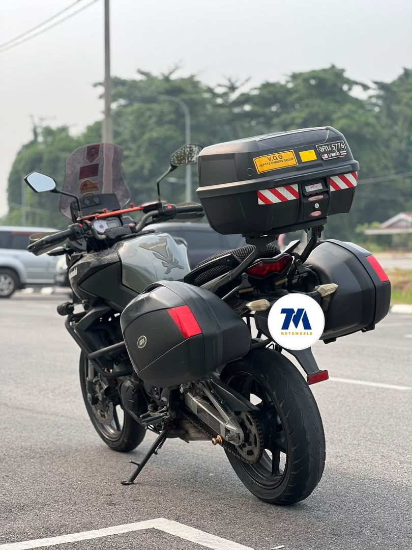 2012 Kawasaki Versys 650 | Top Box | Side Box | Windshield - Image 4