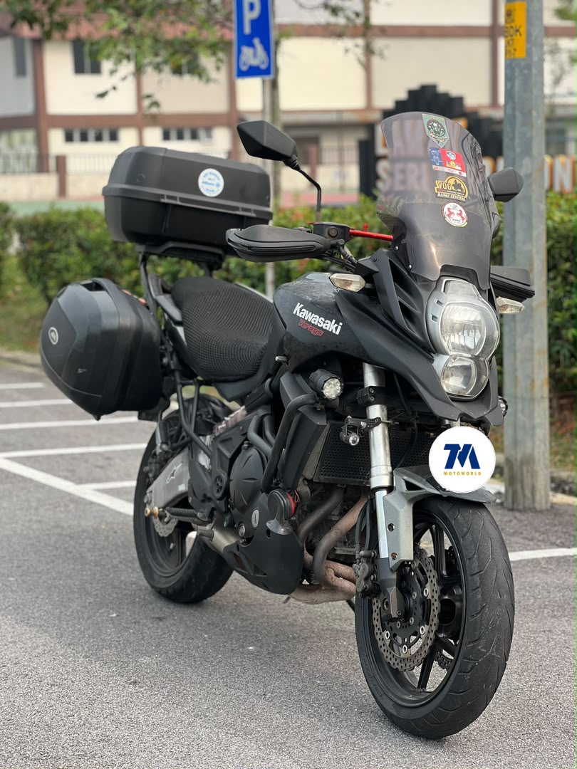 front view of Kawasaki Versys 650 with panniers
