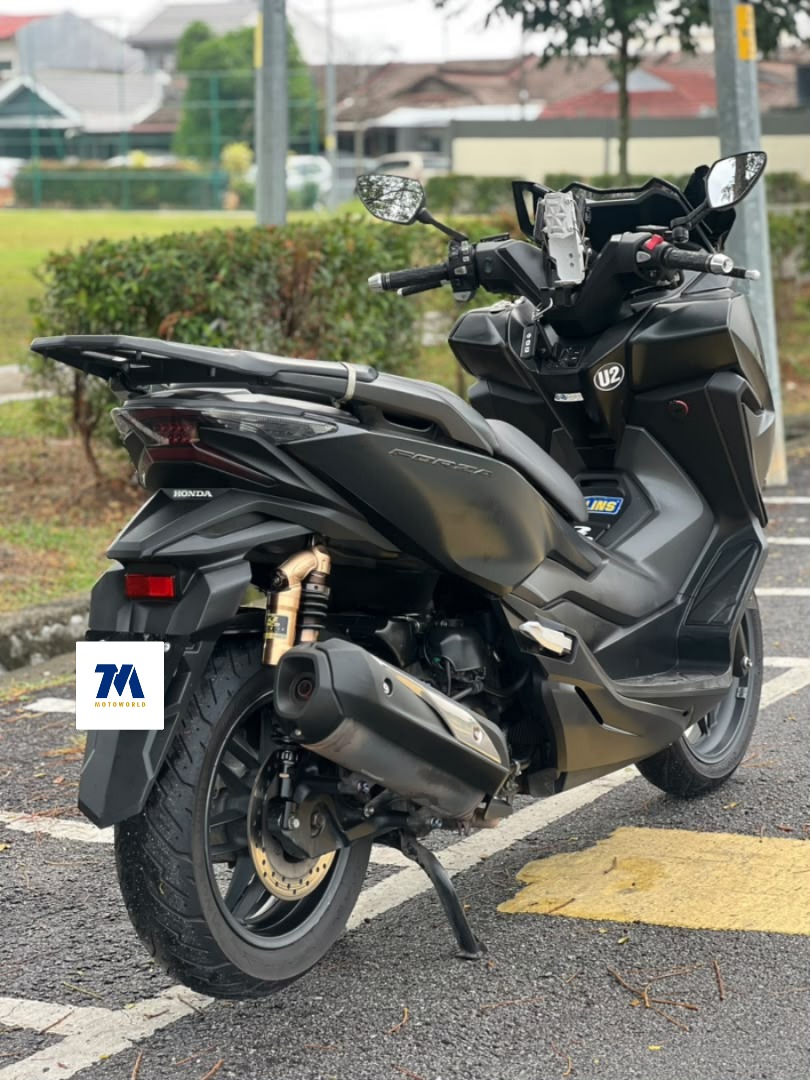 2019 Honda Forza 300 | Black | Aftermarket Absorber | Aftermarket Windshield | Sportlight | Top Rack - Image 4