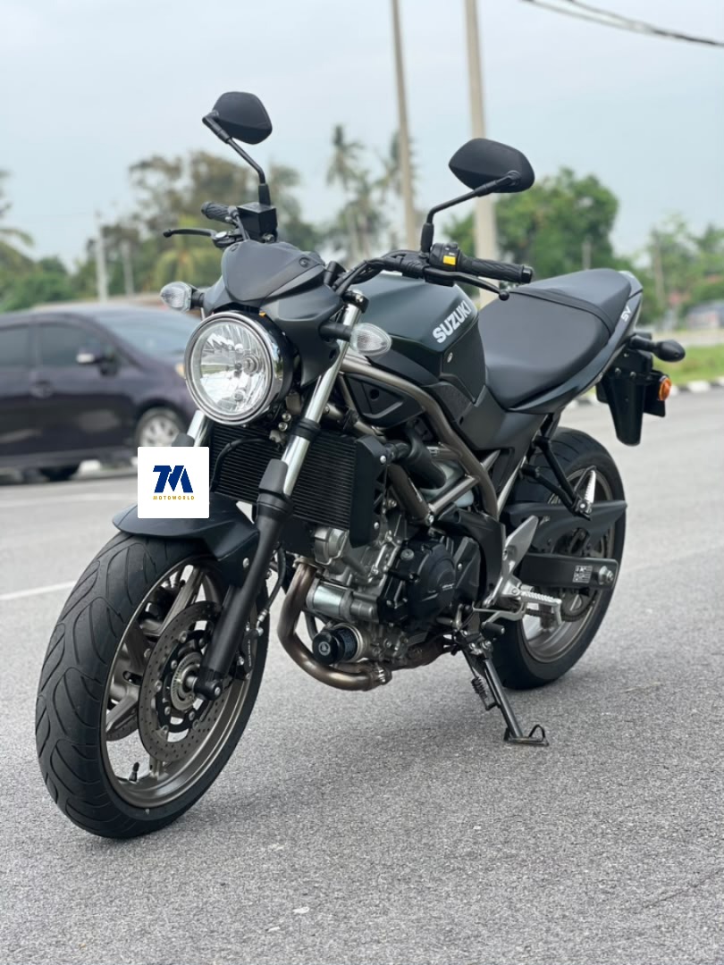 front view of a Suzuki SV 650 motorcycle