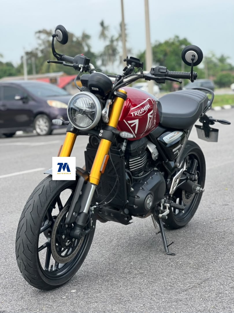 front view of Triumph Speed 400 motorcycle