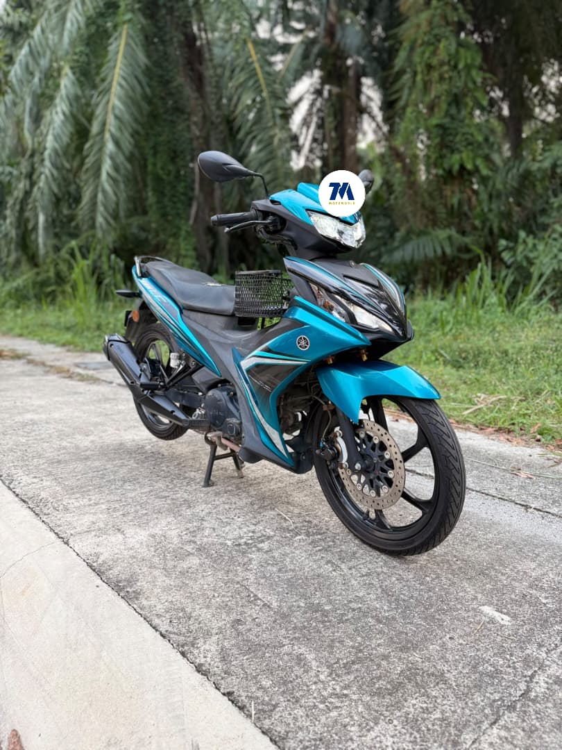 Front view of Yamaha LC135 motorcycle in blue