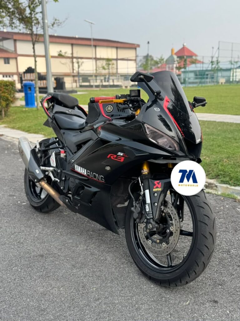 front view of a Yamaha R25 V2 motorcycle