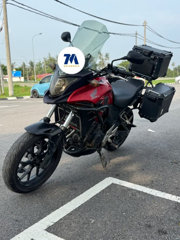 front view of Honda CB500X with panniers