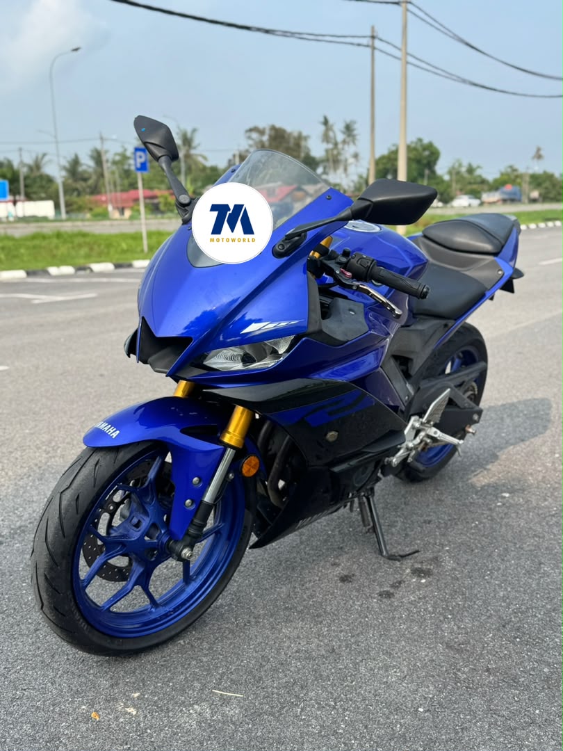 front-3/4 view of a blue Yamaha motorcycle