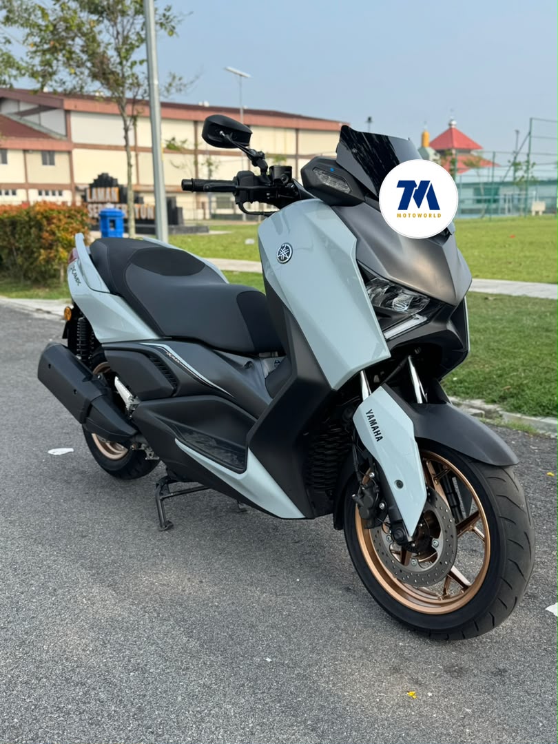 Yamaha XMAX V3 front view