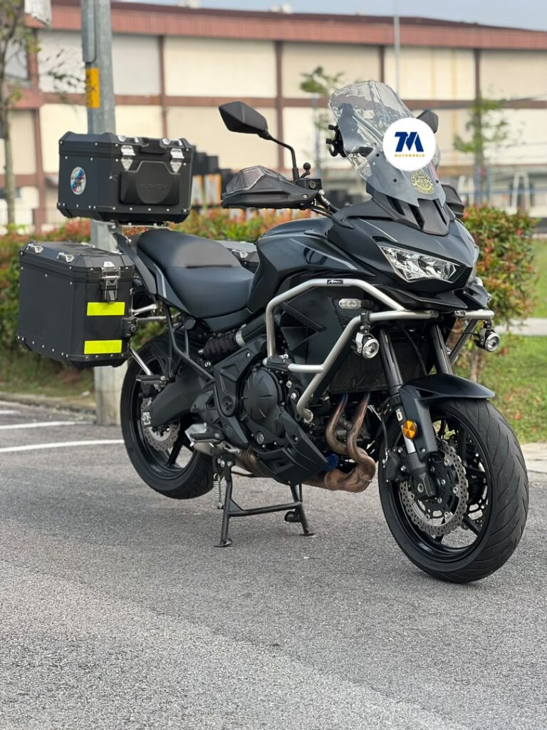 Front view of Kawasaki Versys 650 v3 with panniers